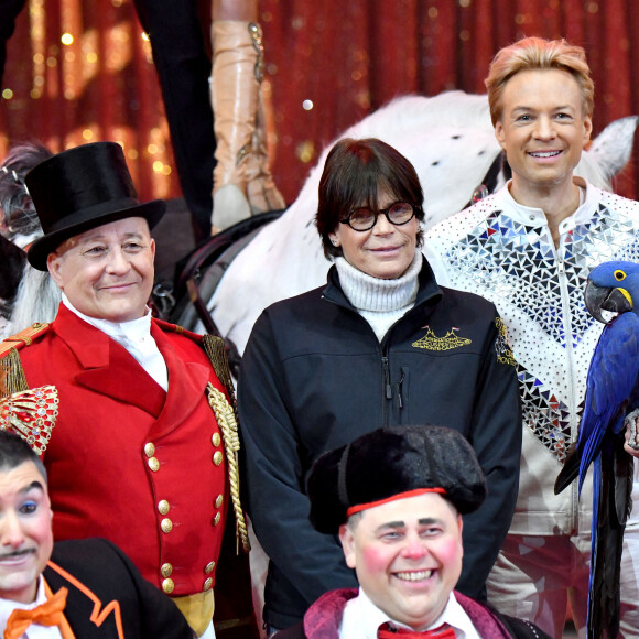 La princesse Stéphanie de Monaco a posé entourée par Elisa Cussadie et son ara, Alex Giona et ses chevaux, la troupe Bingo, les clowns Equivokee et Petit Gougou en Monsieur Loyal durant le photocall de lancement du 45eme Festival International du Cirque de Monte Carlo sous le chapiteau Fontvieille à Monaco.  © Bruno Bebert/Bestimage