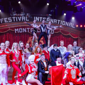 La princesse Stéphanie de Monaco a posé entourée par Elisa Cussadie et son ara, Alex Giona et ses chevaux, la troupe Bingo, les clowns Equivokee et Petit Gougou en Monsieur Loyal durant le photocall de lancement du 45eme Festival International du Cirque de Monte Carlo sous le chapiteau Fontvieille à Monaco, le 19 janvier 2023. © Claudia Albuquerque/Bestimage 