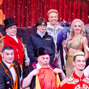 La princesse Stéphanie de Monaco a posé entourée par Elisa Cussadie et son ara, Alex Giona et ses chevaux, la troupe Bingo, les clowns Equivokee et Petit Gougou en Monsieur Loyal durant le photocall de lancement du 45eme Festival International du Cirque de Monte Carlo sous le chapiteau Fontvieille à Monaco, le 19 janvier 2023. © Claudia Albuquerque/Bestimage