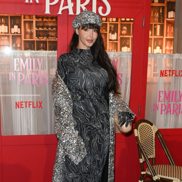 Nabilla Vergara - Avant-première du film Netflix "Emily in Paris" saison 3 au Théâtre des Champs Elysées à Paris le 6 décembre 2022. © Coadic Guirec/Bestimage