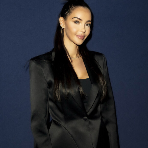 Exclusif - Nabilla Benattia - Nabilla Benattia, son mari Thomas Vergara et leur fils Milann posent lors de l'avant première du documentaire "Nabilla sans filtre" (Amazon Prime Vidéo) à Paris le 22 Novembre 2021. le 26 novembre le documentaire composé de sept épisodes disponibles "Nabilla : Sans filtre" sortira sur Amazon Prime Video. Selon Amazon, il sera possible d'y voir "Nabilla se dévoiler comme jamais auparavant, en évoquant ses succès, ses combats, les étapes et obstacles qu'elle a surmontés ainsi que les moments décisifs de sa vie qui ont fait d'elle la femme qu'elle est aujourd'hui". Elle racontera notamment "comment elle est devenue une entrepreneuse à succès ainsi que l'une des influenceuses françaises les plus suivies avec 6,8 millions d'abonnés, tout en gérant sa vie de famille" et y partagera son mariage avec Thomas Vergara. © Jack Tribeca / Bestimage