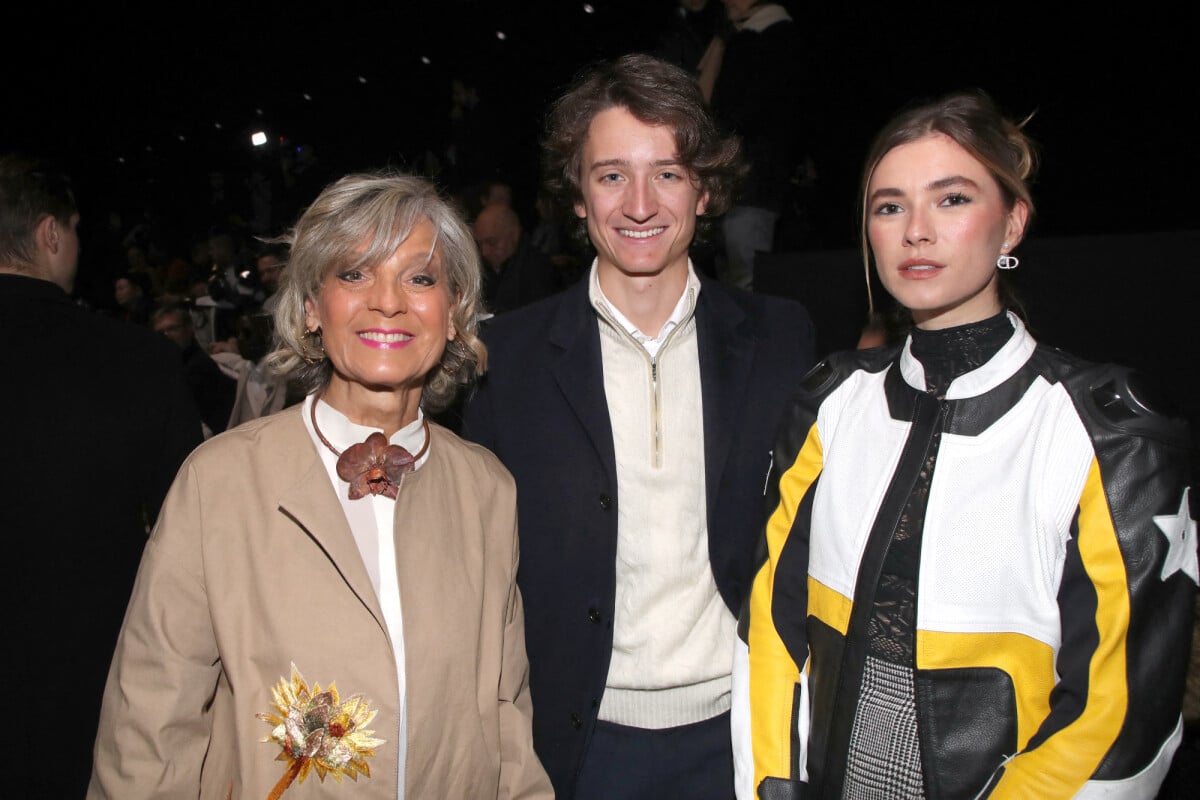 Photo : Mme Hélène Arnault, son fils Jean Arnault et sa compagne Zita  d'Hauteville - Front Row du défilé Dior lors de la Fashion Week Homme  automne-hiver 2023/24 de Paris, France, le