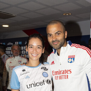 Exclusif - Alizé Lim et son compagnon Tony Parker lors du match de football caritatif (Le match des héros Unicef) entre l'OL Légendes et la team Unicef au Groupama Stadium à Lyon en faveur des enfants d'Ukraine et pour célébrer les 20 ans du premier titre de Champion de France de l Olympique Lyonnais le 10 mai 2022. © Pierre Perusseau / Bestimage 