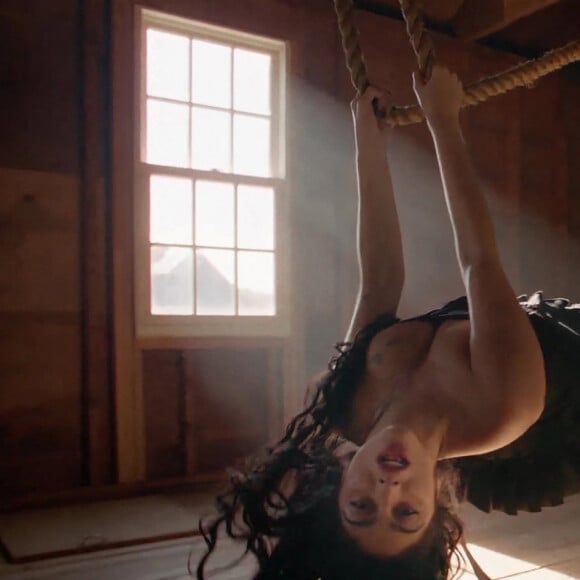 Les images du video-clip de Lourdes Leon. 