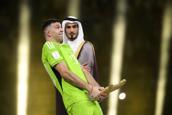 Emiliano Martinez - Remise du trophée de la Coupe du Monde 2022 au Qatar (FIFA World Cup Qatar 2022) à l'équipe d'argentine après sa victoire contre la France en finale (3-3 - tab 2-4). Doha, le 18 décembre 2022. 