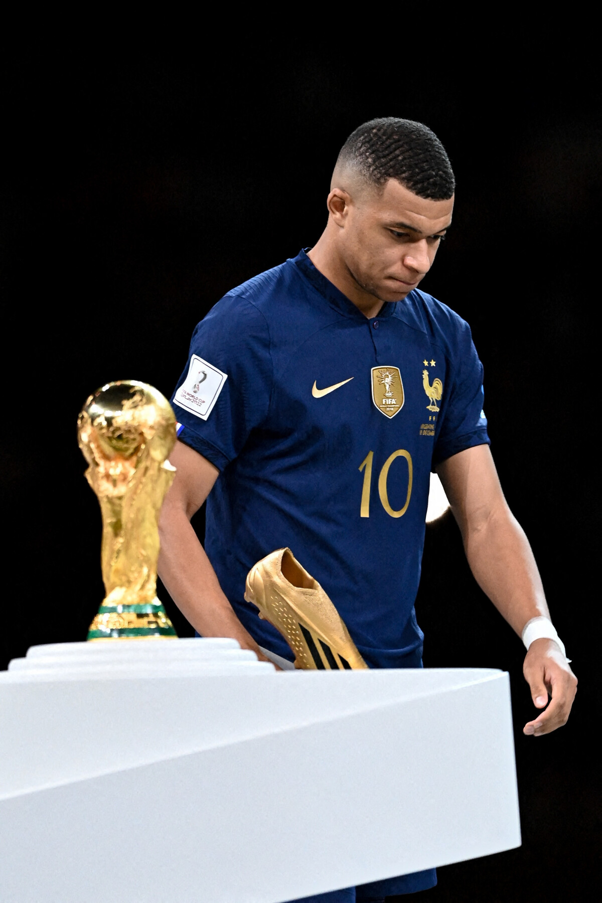 Photo : Kylian Mbappé (meilleur Buteur De La Coupe Du Monde 2022 ...