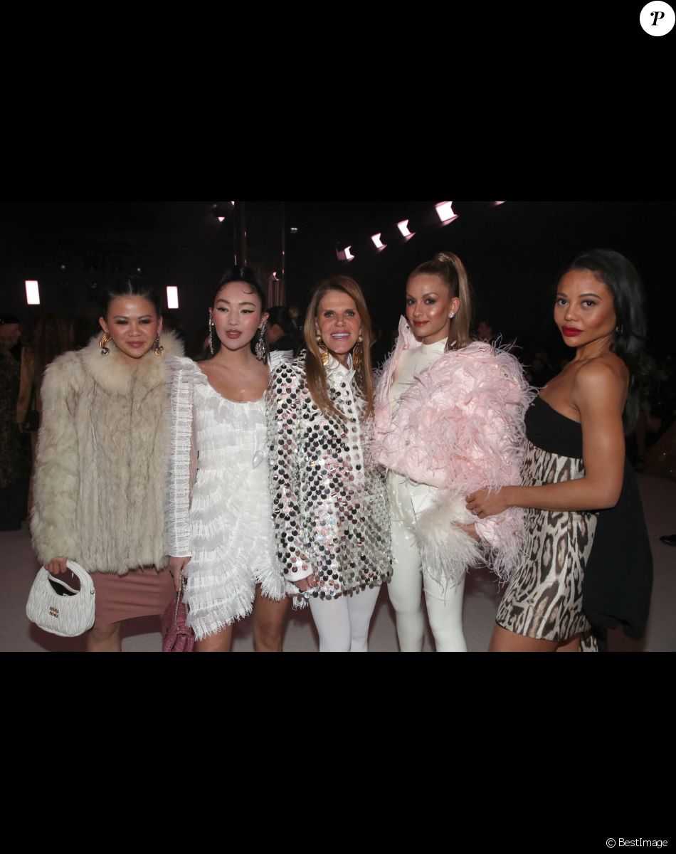 Nichapat Suphap, Korlan Madi, Anna Dello Russo, Natasha Poonawalla et Emma Weymouth - Défilé de Mode Giambattista Valli, collection Haute Couture printemps-été 2023, dans le cadre de la Fashion Week de Paris. Le 23 janvier 2023. © Bertrand Rindoff / Bestimage