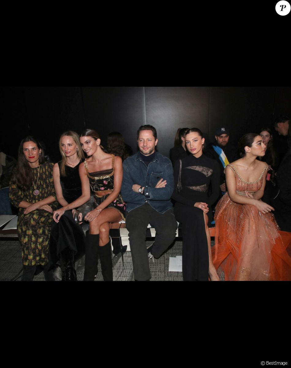 Tatiana Casiraghi (Santo Domingo), Lauren Santo Domingo, Bianca Brandolini d'Adda, Derek Blasberg, Mathilde Pinault et Simona Tabasco - Défilé de Mode Giambattista Valli, collection Haute Couture printemps-été 2023, dans le cadre de la Fashion Week de Paris. Le 23 janvier 2023. © Bertrand Rindoff / Bestimage