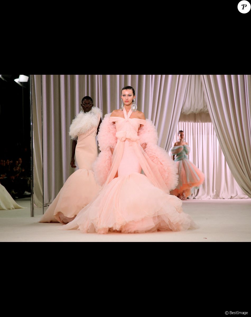 Défilé de Mode Giambattista Valli, collection Haute Couture printemps-été 2023, dans le cadre de la Fashion Week de Paris. Le 23 janvier 2023. © Bertrand Rindoff / Bestimage