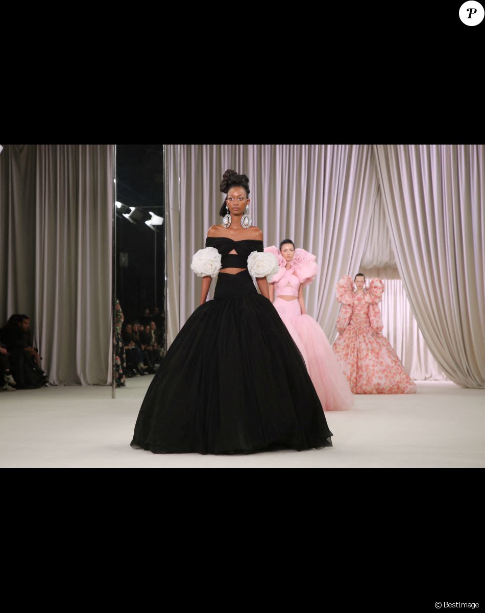Défilé de Mode Giambattista Valli, collection Haute Couture printemps-été 2023, dans le cadre de la Fashion Week de Paris. Le 23 janvier 2023. © Bertrand Rindoff / Bestimage