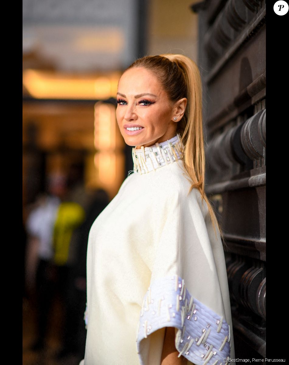 Exclusif - Adriana Karembeu - Défilé de mode Haute-Couture Stéphane Rolland au Théâtre National de Chaillot, lors de la Fashion Week printemps-été de Paris, le 24 janvier 2023. © Pierre Perusseau/Bestimage