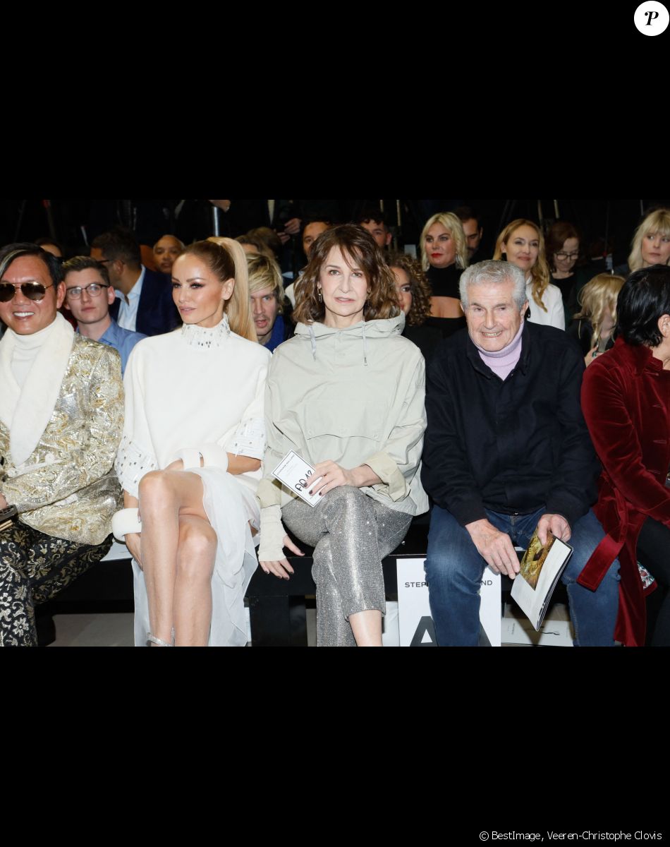 Stephen Hung, Adriana Karembeu, Valérie Lemercier, Claude Lelouch - Défilé de mode Haute-Couture Stéphane Rolland au Théâtre National de Chaillot, lors de la Fashion Week printemps-été de Paris, le 24 janvier 2023. © Veeren-Christophe Clovis / Bestimage