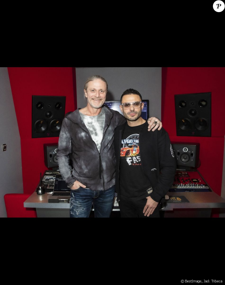 Exclusif - Emmanuel Petit, Grégory Bakian - Séance studio pour le nouvel album de G. Bakian, en présence de son producteur l'ancien footballeur E. Petit à Paris le 15 Novembre 2021 - © Jack Tribeca / Bestimage