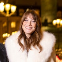 Carla Bruni : Chic et sexy en fourrure pour un dîner de luxe, devant Lou Doillon et Lena Situations accordées