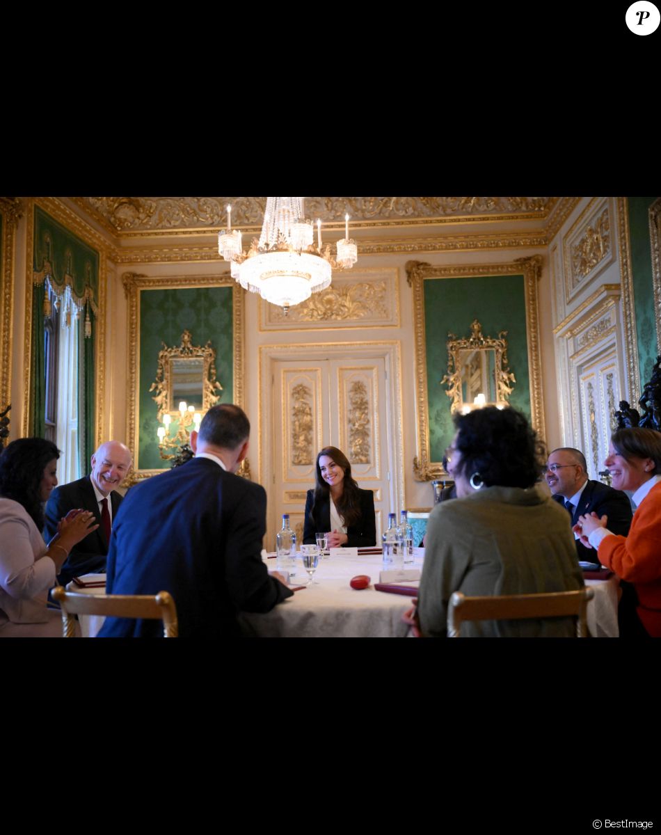 Catherine (Kate) Middleton, princesse de Galles, lors d'une réunion avec des experts du milieu universitaire, des sciences et du secteur de la petite enfance au château de Windsor, le 25 janvier 2023.