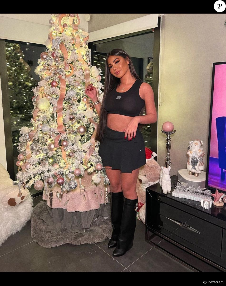 Maeva Ghennam sexy sur Instagram