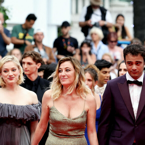 Louis Garrel, Nadia Tereszkiewcz, Valeria Bruni Tedeschi, Sofiane Bennacer, Clara Bretheau - Montée des marches du film " Les Amandiers " lors du 75ème Festival International du Film de Cannes. Le 22 mai 2022 © Dominique Jacovides / Bestimage 