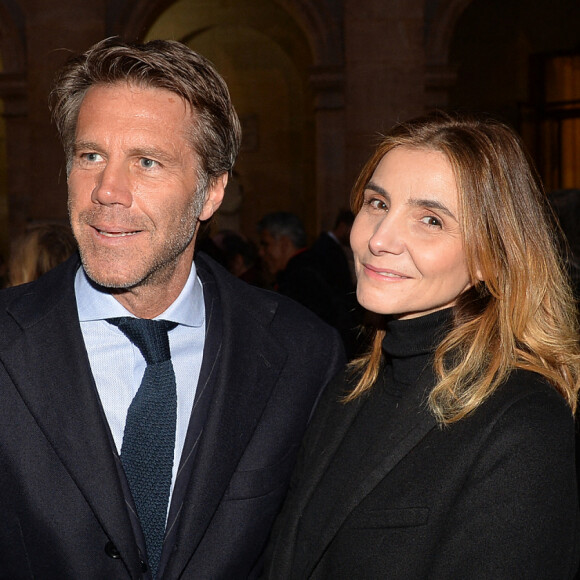 Le prince Emmanuel-Philibert de Savoie et sa femmme Clotilde Courau lors de la cérémonie d'installation de F.Mitterrand à l'académie des Beaux-Arts à Paris, France. Pour avoir bâti une oeuvre avec des films, des émissions et des livres, l'ancien ministre de la Culture F.Mitterrand a été installé, sous la coupole de l'Académie des Beaux-Arts, accueillant en son sein l'inventeur "d'une manière nouvelle de raconter l'Histoire". Au sein de la section des créations artistiques dans le cinéma et l'audiovisuel, F.Mitterrand (72 ans), a été élu au fauteuil précédemment occupé par J.Moreau. L'ancien ministre rejoint l'Académie des Beaux-Arts pour ses talents de cinéaste, écrivain, animateur de télévision et réalisateur de documentaires historiques. © Veeren/Bestimage