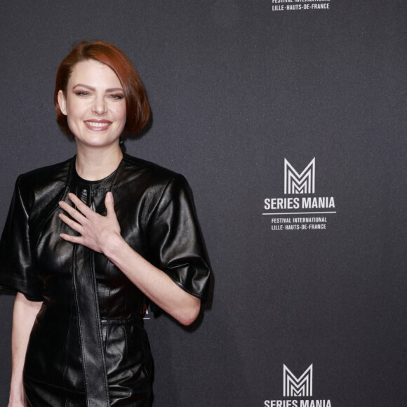 Elodie Frégé lors de la Soirée remise des trophées des Révélations Séries Mania à Paris au Musée des Arts Forains le 21 novembre 2022. © Christophe Aubert via Bestimage