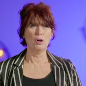 Zette, voix off de l'émission "Les 12 coups de midi" témoigne à visage découvert dans "Jean-Luc Reichmann : Un destin hors du commun" sur TF1