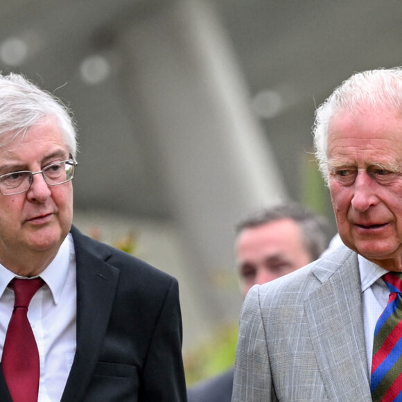 Le prince Charles et le Premier ministre du Pays de Galles Mark Drackford en visite au Jardin Botanique à Llanarthne. Le 6 juillet 2022 