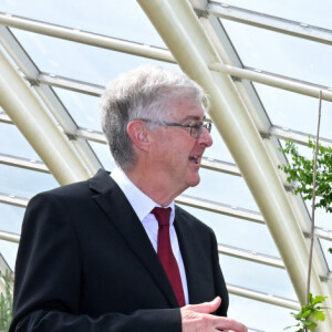 Le prince Charles et le Premier ministre du Pays de Galles Mark Drackford en visite au Jardin Botanique à Llanarthne. Le 6 juillet 2022 