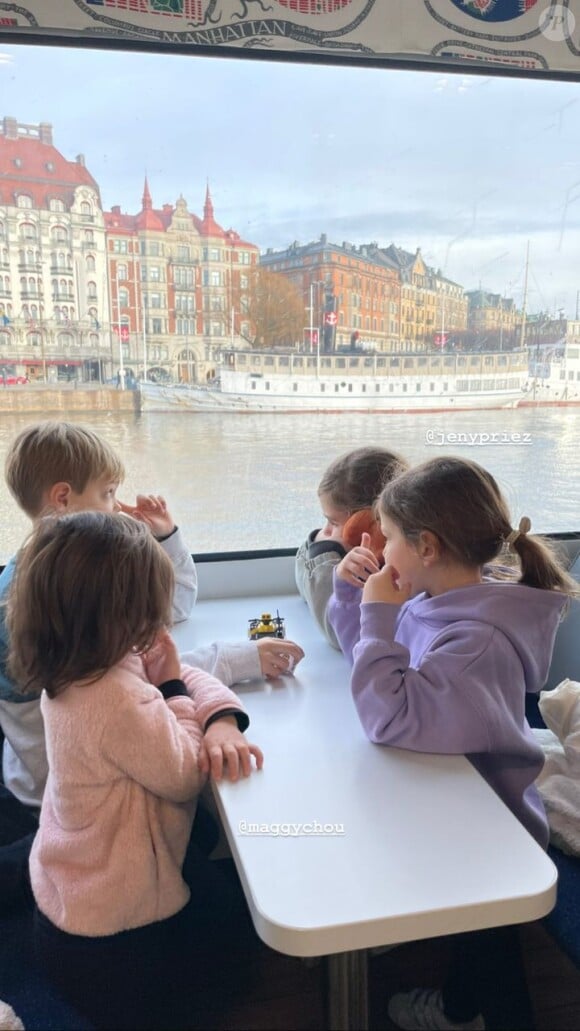 Jenny Priez et Geraldine Pillet, les femmes de Nikola et Luka Karabatic, sont en Suède pour les supporter avec leurs enfants.