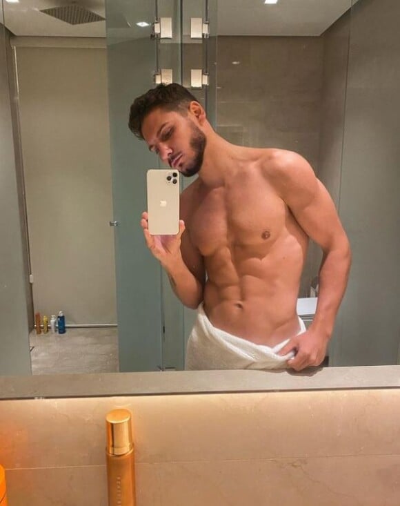 Bryan Dubois de "Secret Story" pose sur Instagram, novembre 2020