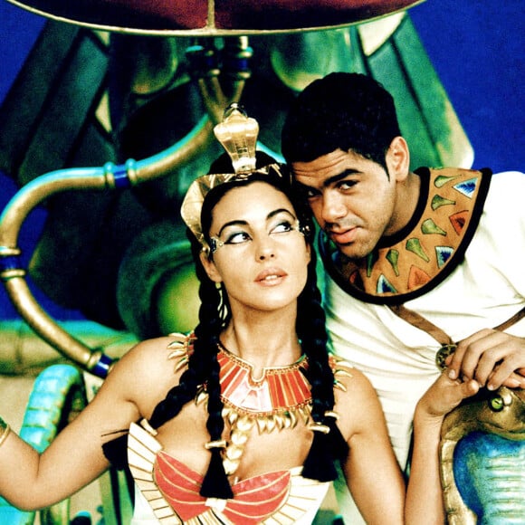 Archives - Monica Bellucci et Jamel Debbouze sur le tournage du film "Astérix et Obélix, Mission Cléopâtre" 2001