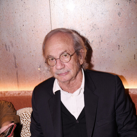 Exclusif - Patrick Chesnais - Soirée d'inauguration du restaurant "Le Mimosa" (2 rue Royale 75008 Paris) de JF. Piège, B.Joannin (Président du Amiens SC) et B.Patou à Paris le 22 novembre 2021. La nouvelle table de JF. Piège et de Moma Group s'installe à l'Hôtel de la Marine et rend tangible l'impossible : importer l'esprit Riviera au coeur de Paris à travers un projet signé par l'architecte d'intérieur D.Delaye. Mimosa conjugue trois maître-mots : nature, plaisir et soleil. Pour le chef, " Mimosa est une ode à la France ". Et pour cela, rien d'artificiel, de compliqué ou d'écrasant : juste un bar à oeufs mimosa, une mise en scène spectaculaire et une carte généreuse. © Rachid Bellak/Bestimage