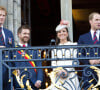 Le Prince William, Catherine Kate Middleton, la duchesse de Cambridge, le Prince Harry - Au balcon de l'Hôtel de ville de Mons, à l'occasion du centième anniversaire de la première guerre mondiale à Mons en Belgique le 4 août 2014.