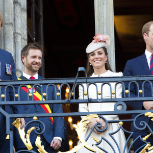 Le Prince William, Catherine Kate Middleton, la duchesse de Cambridge, le Prince Harry - Au balcon de l'Hôtel de ville de Mons, à l'occasion du centième anniversaire de la première guerre mondiale à Mons en Belgique le 4 août 2014.