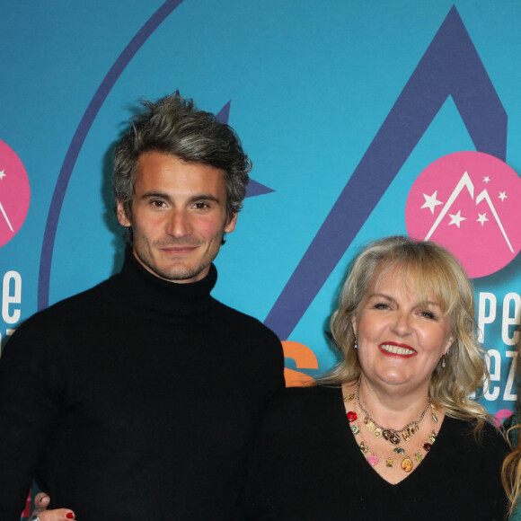 Valérie Damidot entourée de ses enfants Norman et Roxanne - Clôture de la 25e édition du Festival international du film de comédie de l'Alpe d'Huez, le 22 janvier 2022. © Dominique Jacovides/Bestimage