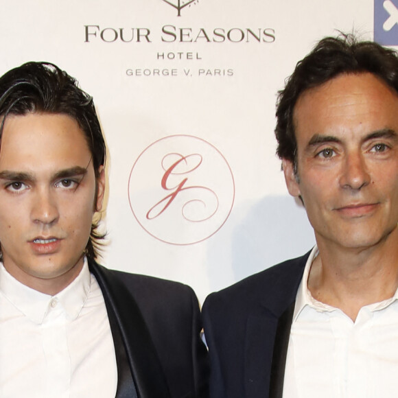 Anthony Delon avec son frère Alain-Fabien Delon au photocall de la 10ème édition du "Global Gift Gala" à l'hôtel Four Seasons George V à Paris, le 3 juin 2019. © Marc Ausset-Lacroix/Bestimage 