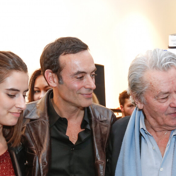 Exclusif - Alain Delon avec ses petites filles Loup et Liv et son fils Anthony Delon - Lancement de la marque de vêtements de cuir "Anthony Delon 1985" chez Montaigne Market à Paris. Le 7 mars 2017 © Philippe Doignon / Bestimage 