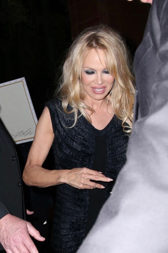 Pamela Anderson à la sortie du 'Bar Lis" à Los Angeles, le 30 janvier 2023.