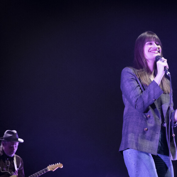 Exclusif - Clara Luciani - XVème gala pour la Fondation Recherche Alzheimer à l'Olympia à Paris le 14 mars 2022. Sous la direction artistique de P. Souchon, des grands noms de la chanson française se mobilisent autour d'un concert sur le thème "2 générations chantent pour la 3ème". L'intégralité des bénéfices de cette soirée servira à financer la recherche sur la maladie d'Alzheimer. © Jack Tribeca/Bestimage 