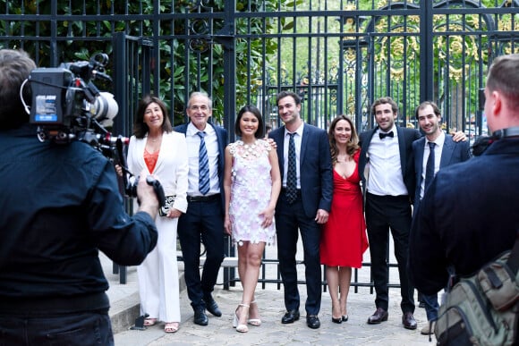 La famille Kretz : "L'Agence" sur TMC : Sandrine et Olivier Kretz, Valentin et sa femme Charina Sarte, Martin et sa femme Eve von Romberg et Louis - Soirée de gala des 50 ans de la Fondation Claude Pompidou à l'Hôtel Marcel Dassault à Paris le 12 avril 2022. @Rachid Bellak / LMS / Bestimage