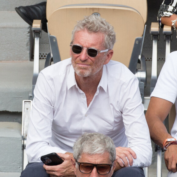 Denis Brogniart - Les célébrités dans les tribunes lors des Internationaux de France de Tennis de Roland Garros 2022, le 27 mai 2022. © MPP / Bestimage 