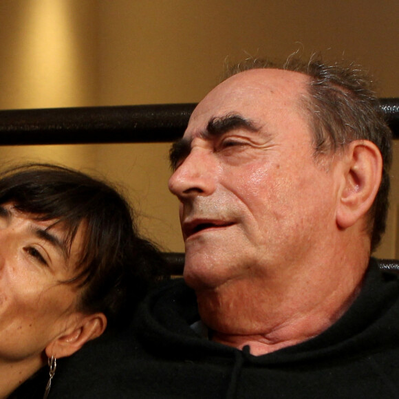 Richard Bohringer et sa fille Romane posent à l'hôtel Best Western à Saint-Raphaël le 14 avril 2015.