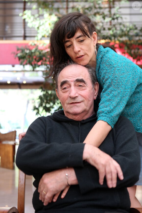 Richard Bohringer et sa fille Romane posent à l'hôtel Best Western à Saint-Raphaël.