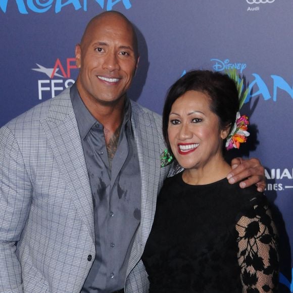 Dwayne Johnson et sa mère Ata Johnson à la première de ''Moana'' à Hollywood. © Birdie Thompson/AdMedia via Zuma/Bestimage