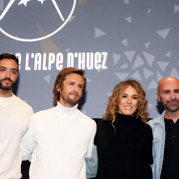 Tarek Boudali, Philippe Lacheau et sa compagne Elodie Fontan et Julien Arruti lors de la cérémonie d'ouverture de la 25ème édition du Festival international du film de comédie de l'Alpe d'Huez le 17 janvier 2022. © Dominique Jacovides / Bestimage 