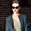 Scarlett Johansson a ressorti ses lunettes Dior et son style rétro pour charmer New York