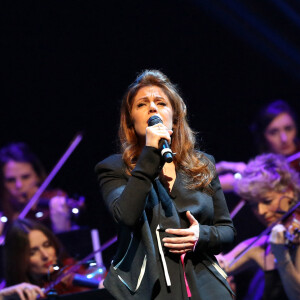 Exclusif - Isabelle Boulay - Les artistes engages sur scene, et les invites a l'evenement "2000 femmes chantent contre le cancer" a l'Olympia a Paris, le 7 mars 2013.