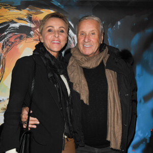 Exclusif - Yves Rénier avec sa femme Karin - Générale de la pièce "Groenland" avec Géraldine Danon au théâtre "La Scala" à Paris le 8 novembre 2019. © Coadic Guirec/Bestimage 