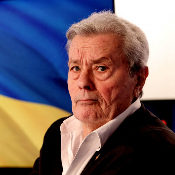 Exclusif - Alain Delon s'est entretenu par visio avec le président ukrainien Volodymyr Zelensky dans les locaux de TV5 Monde à Paris, France, le 8 septembre 2022. © Dominique Jacovides/Bestimage