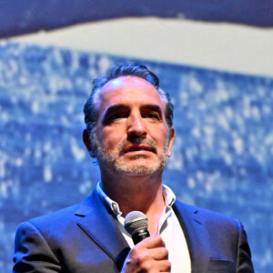 Jean Dujardin durant l'avant première mondiale au Grimaldi Forum à Monaco, le 9 février 2023, du film "Les gardiennes de la planète" réalisé par Jean-Albert Lièvre et raconté par J.Dujardin. Ce film est inspiré par le poème d'Heathcote Williams, "Whale Nation". Il nous fait découvrir le Groenland, le Mexique, l'Argentine, la Polynésie, mais aussi la Bretagne, la Méditerranée et la Normandie, l'Afrique du sud, l'Australie, le Tonga, le Kamtchatka ou encore l'Antarctique, Hawaï, et la Norvège. L'histoire commence par une baleine à bosse échouée sur un rivage isolé. Alors qu’un groupe d’hommes et de femmes organise son sauvetage, on découvre l’histoire extraordinaire des cétacés, citoyens des océans du monde, essentiels à l’écosystème de la planète depuis plus de 50 millions d’années. La sortie en salle se fera le 22 février. © Bruno Bebert / Bestimage  World premiere at the Grimaldi Forum in Monaco on 9 February 2023 of the film "Les gardiennes de la planète" directed by Jean-Albert Lièvre and narrated by J. Dujardin. This film is inspired by Heathcote Williams' poem, "Whale Nation". It takes us to Greenland, Mexico, Argentina, Polynesia, Brittany, the Mediterranean and Normandy, South Africa, Australia, Tonga, Kamchatka, Antarctica, Hawaii and Norway. The story begins with a humpback whale stranded on a remote shore. As a group of men and women organise its rescue, we discover the extraordinary story of cetaceans, citizens of the world's oceans, essential to the planet's ecosystem for over 50 million years. The film will be released on 22 February. 