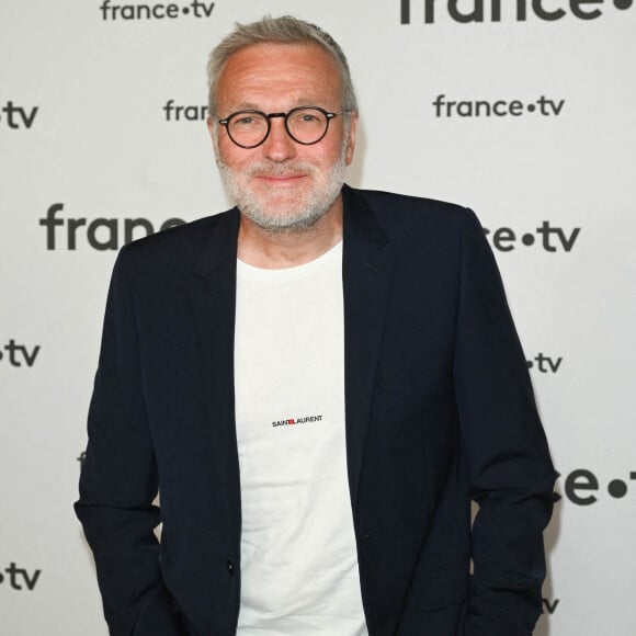 Laurent Ruquier au photocall pour la conférence de presse de rentrée de France TV à la Grande Halle de la Villette à Paris, France, le 6 juillet 2022. © Coadic Guirec/Bestimage