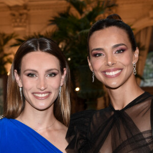 Marine Lorphelin, miss France 2013 et sa petit soeur Lou-Anne lors du gala de l'association "Les bonnes fées" à l'InterContinental Paris le 14 juin 2022. © Rachid Bellak / Bestimage 